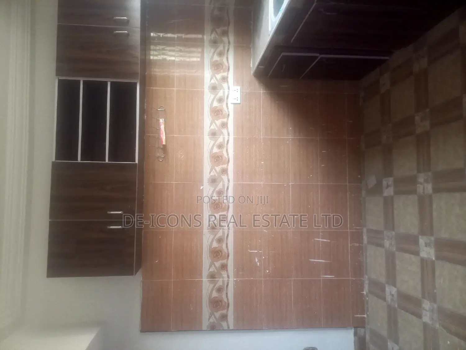 2bdrm Duplex in De-Icons Real Estate, Awutu Senya East Municipal