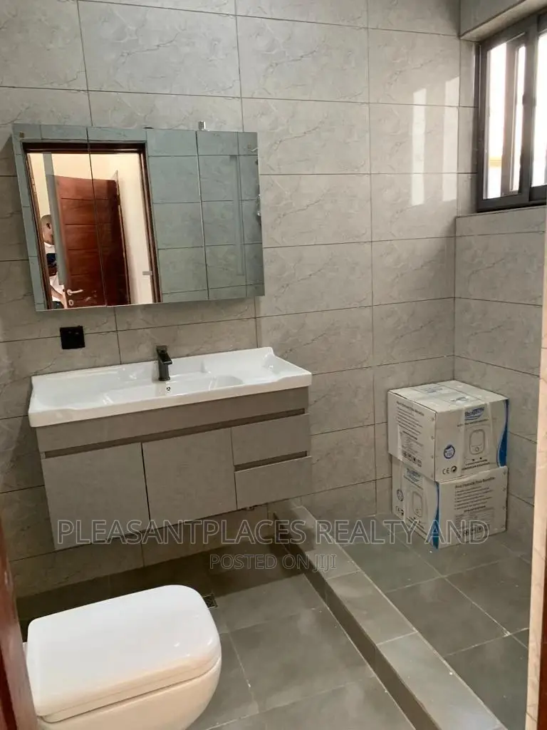 4bdrm Duplex in Pleasantplaces, East Legon for sale