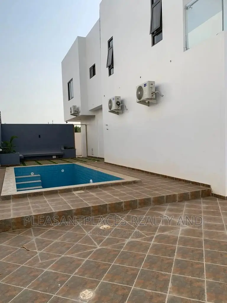 4bdrm Duplex in Pleasantplaces, East Legon for sale
