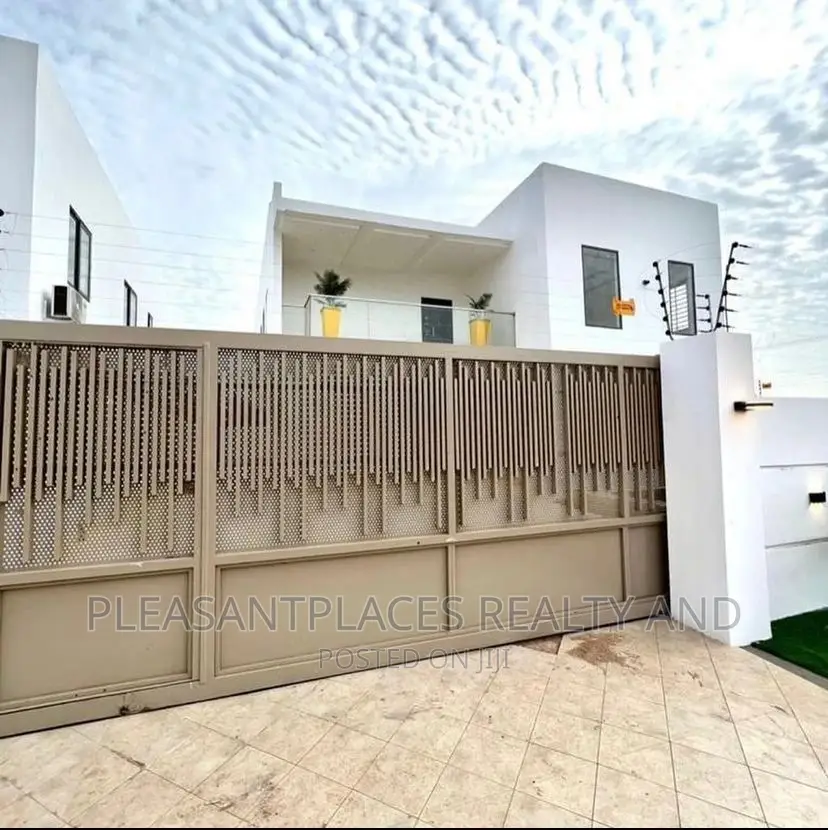 4bdrm Duplex in Pleasantplaces, East Legon for sale