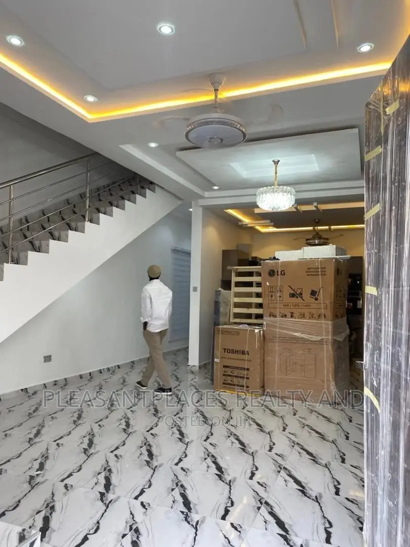 4bdrm Duplex in Pleasantplaces, East Legon for sale