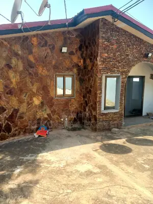 3bdrm Bungalow in De-Icons Real Estate, Ga East Municipal for rent