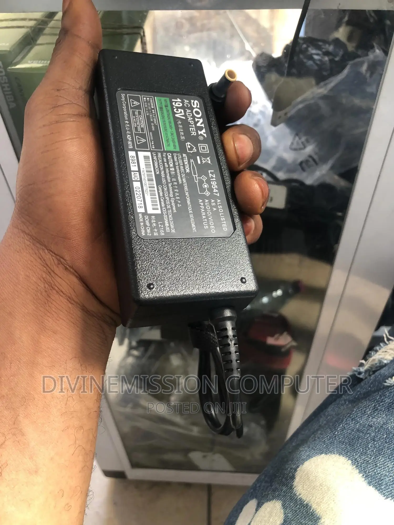 Sony 19.5v ==4.7A, AC Adapter, 90w Uk  Used Original