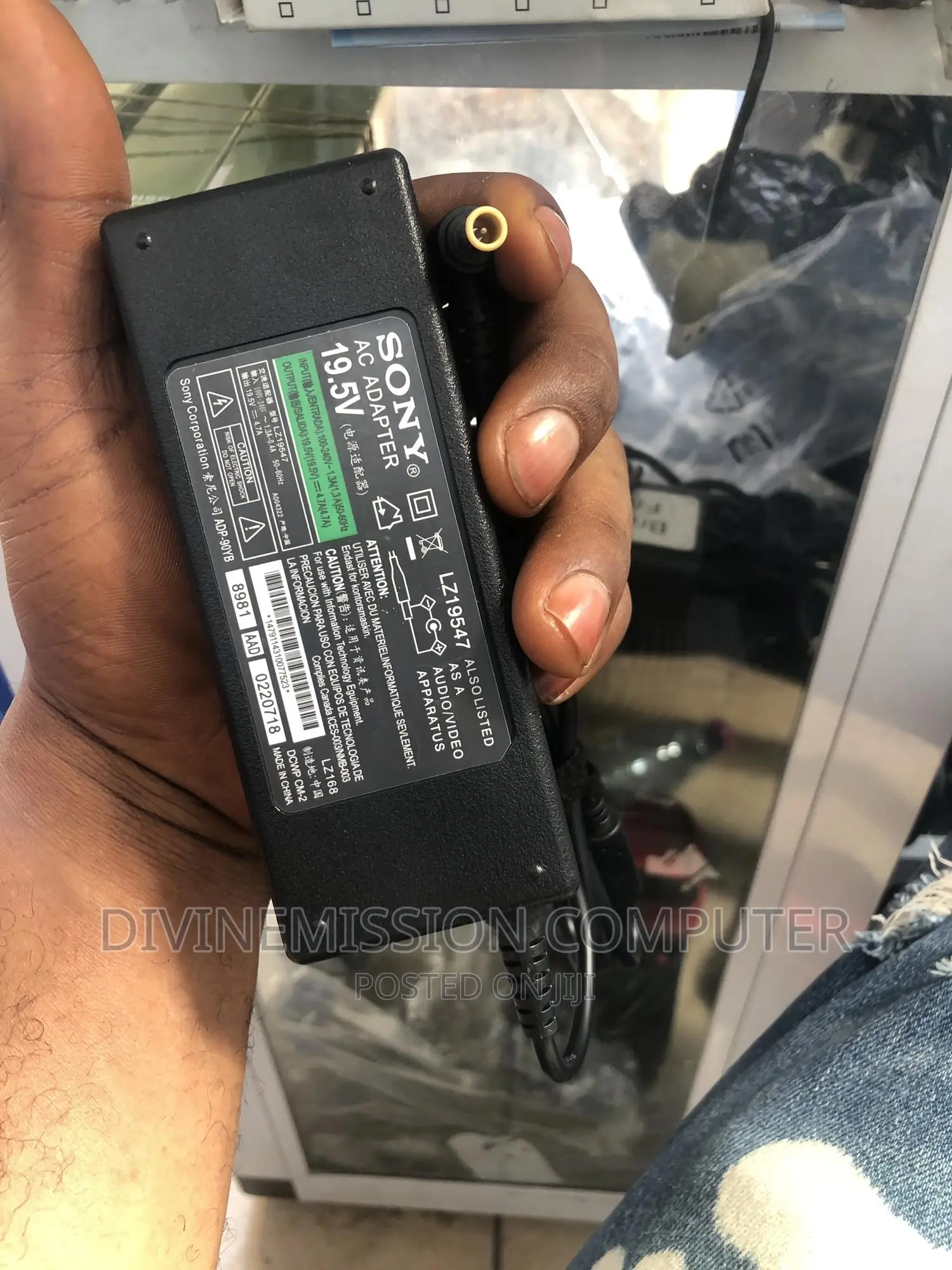 Sony 19.5v ==4.7A, AC Adapter, 90w Uk  Used Original