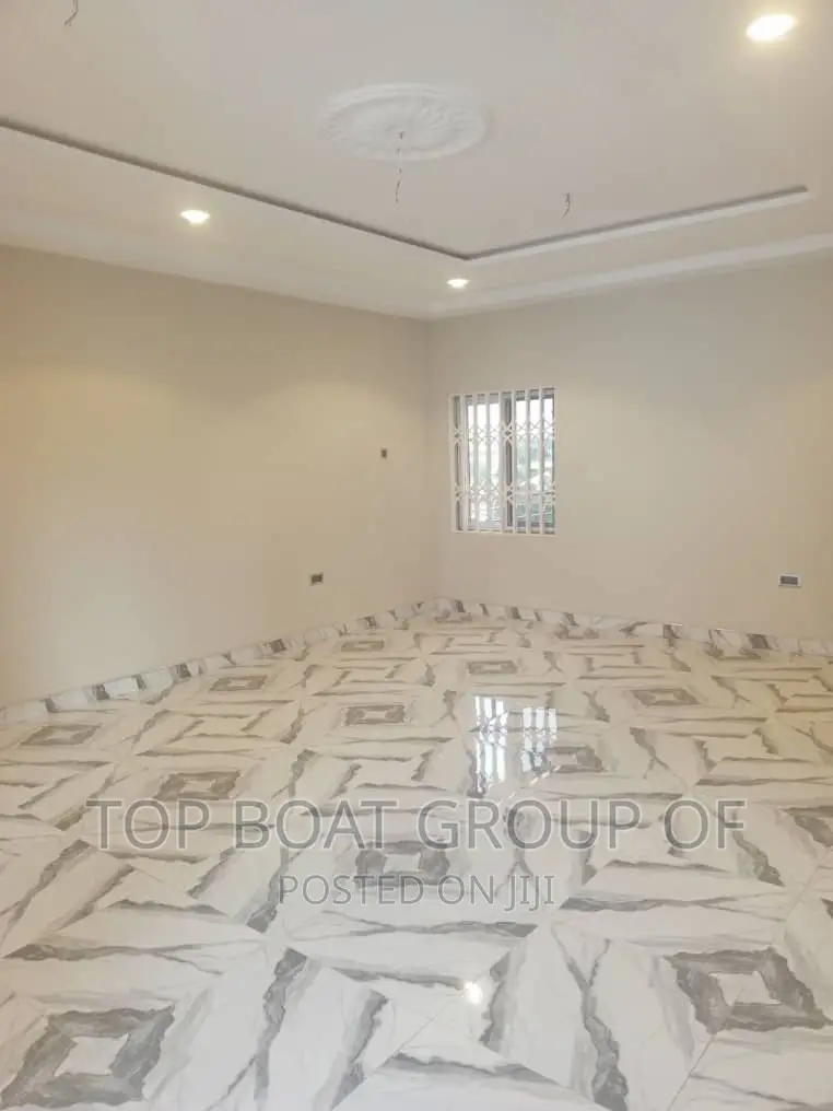 Furnished 5bdrm House in Top Boat Estate, Kumasi Metropolitan for sale