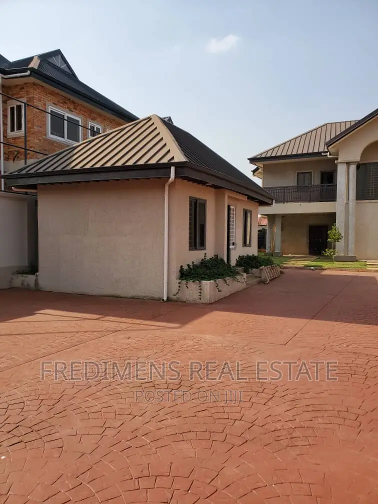 4bdrm House in Fredimens Real, Kumasi Metropolitan for sale
