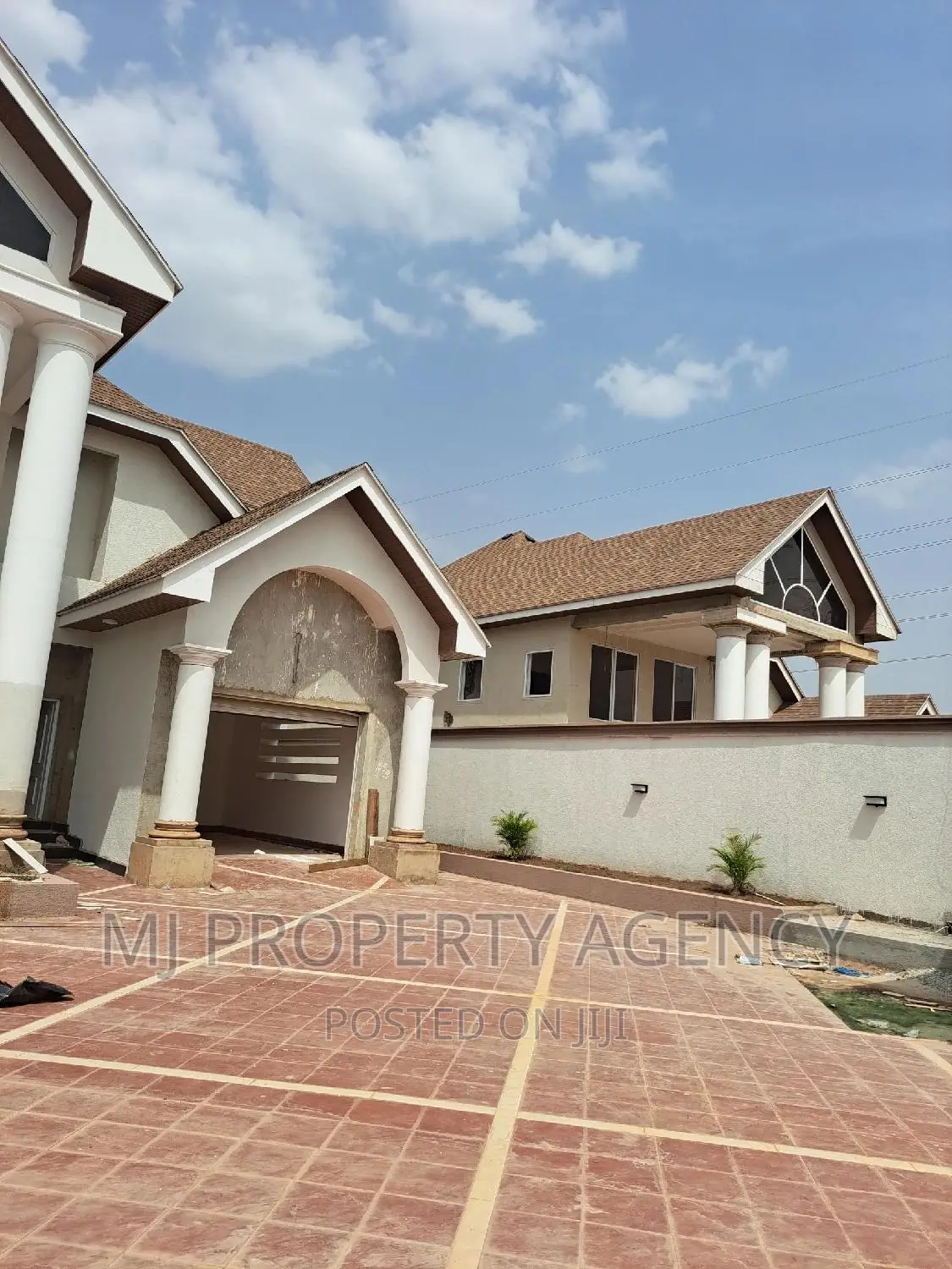 5bdrm Duplex in Atwima Kwanwoma for sale