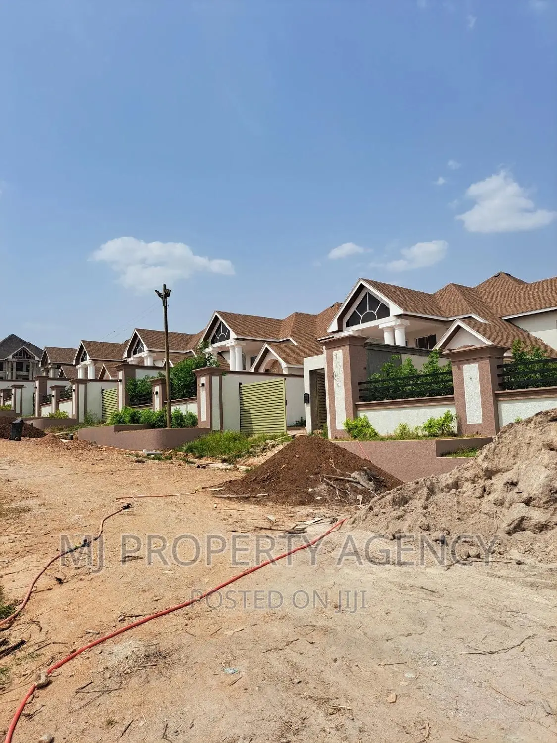 5bdrm Duplex in Atwima Kwanwoma for sale