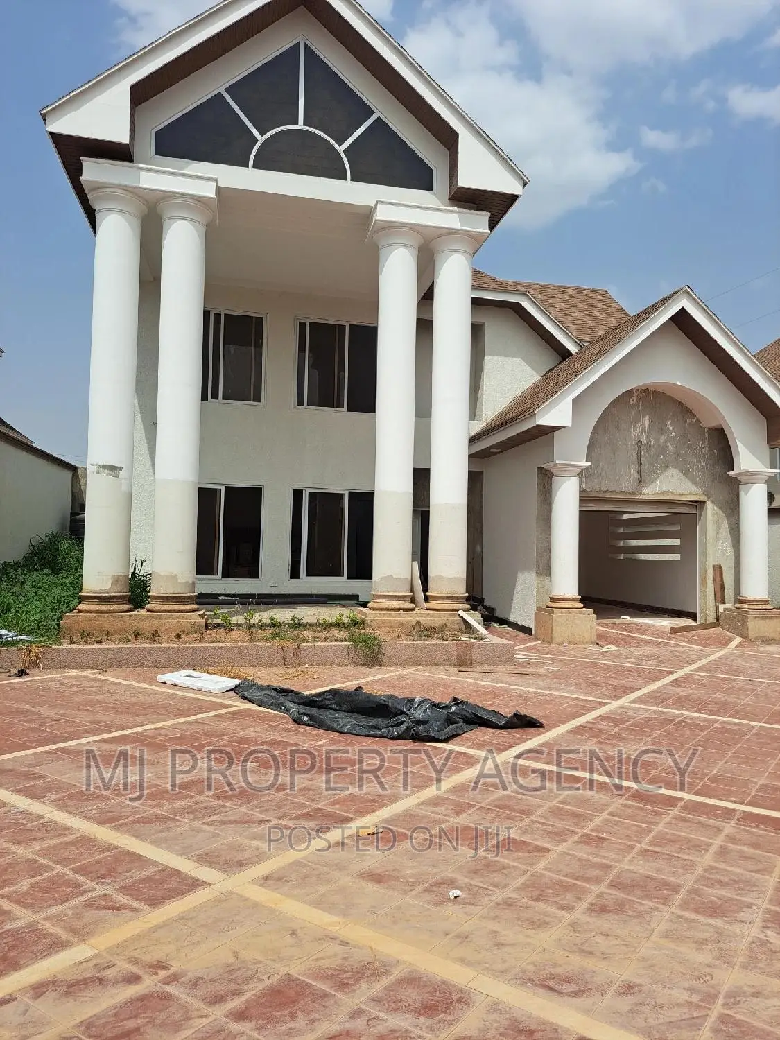 5bdrm Duplex in Atwima Kwanwoma for sale
