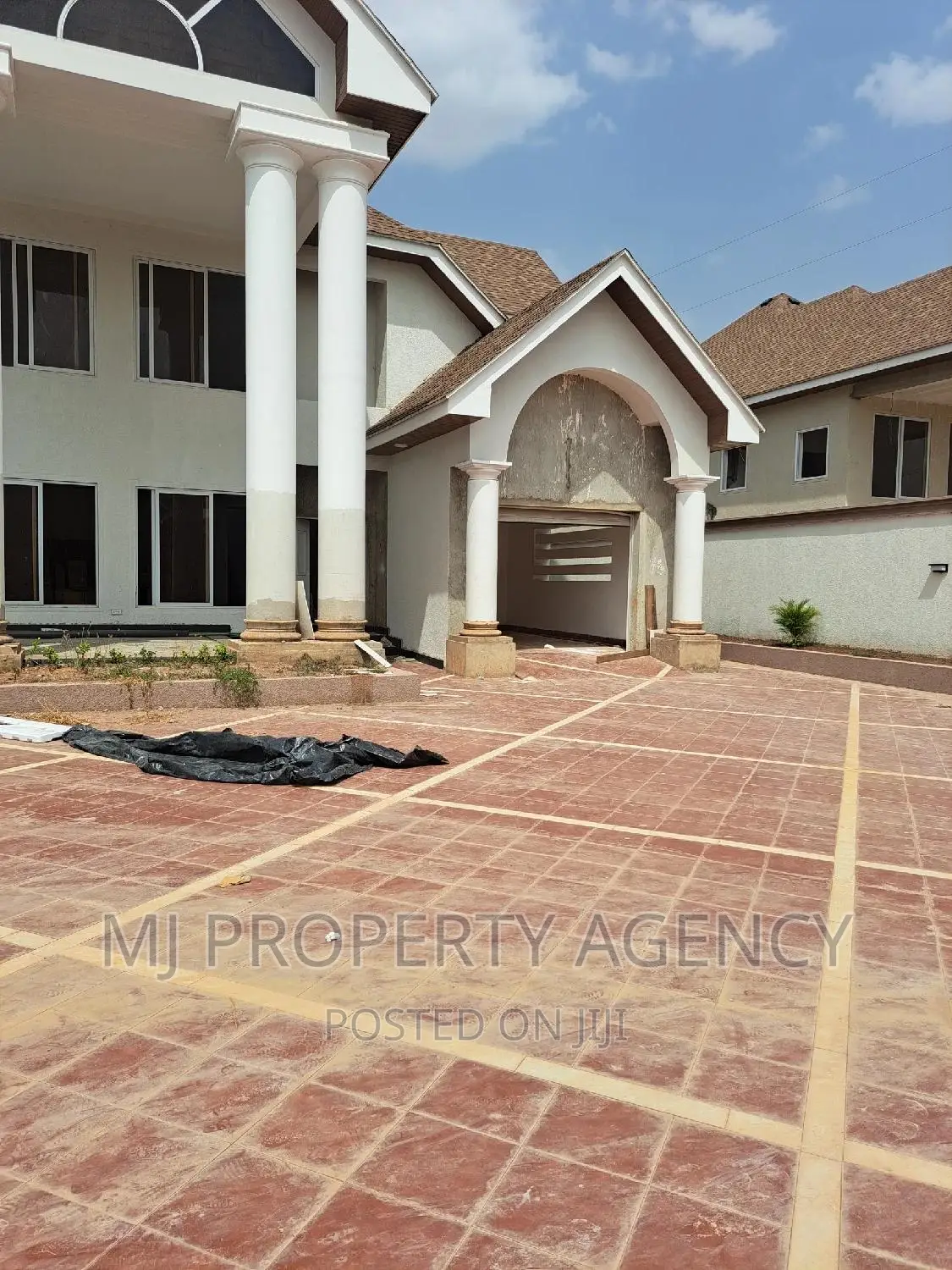 5bdrm Duplex in Atwima Kwanwoma for sale