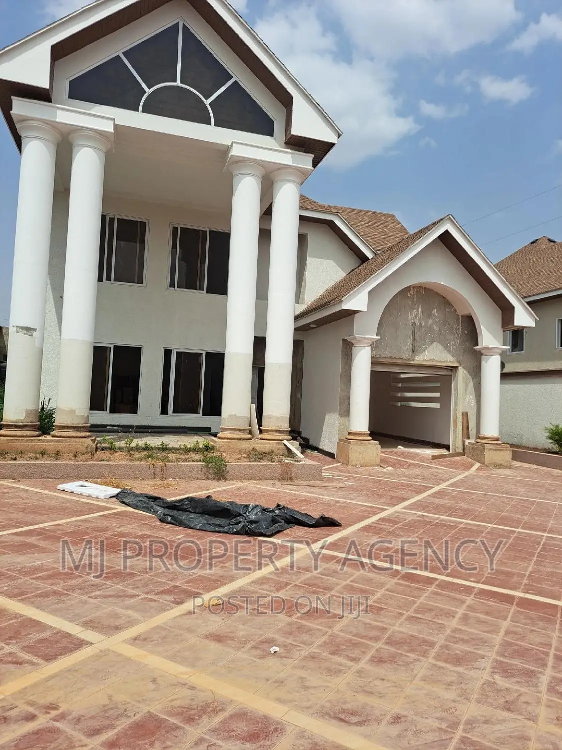 5bdrm Duplex in Atwima Kwanwoma for sale
