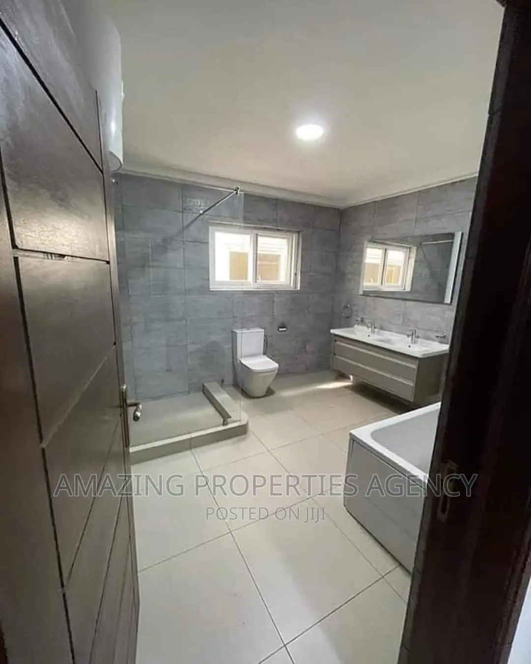 Furnished 4bdrm House in 4 Bedroom House With, Labone for sale