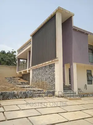 5bdrm House in E A Properties, Aburi for sale
