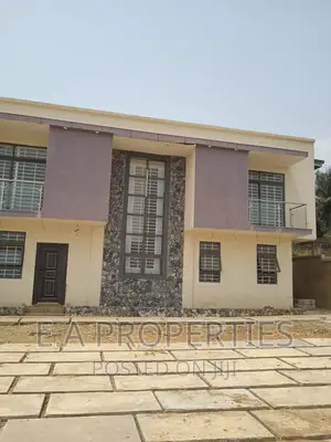 5bdrm House in E A Properties, Aburi for sale