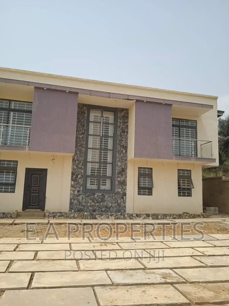 5bdrm House in E A Properties, Aburi for sale