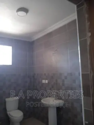 5bdrm House in E A Properties, Aburi for sale