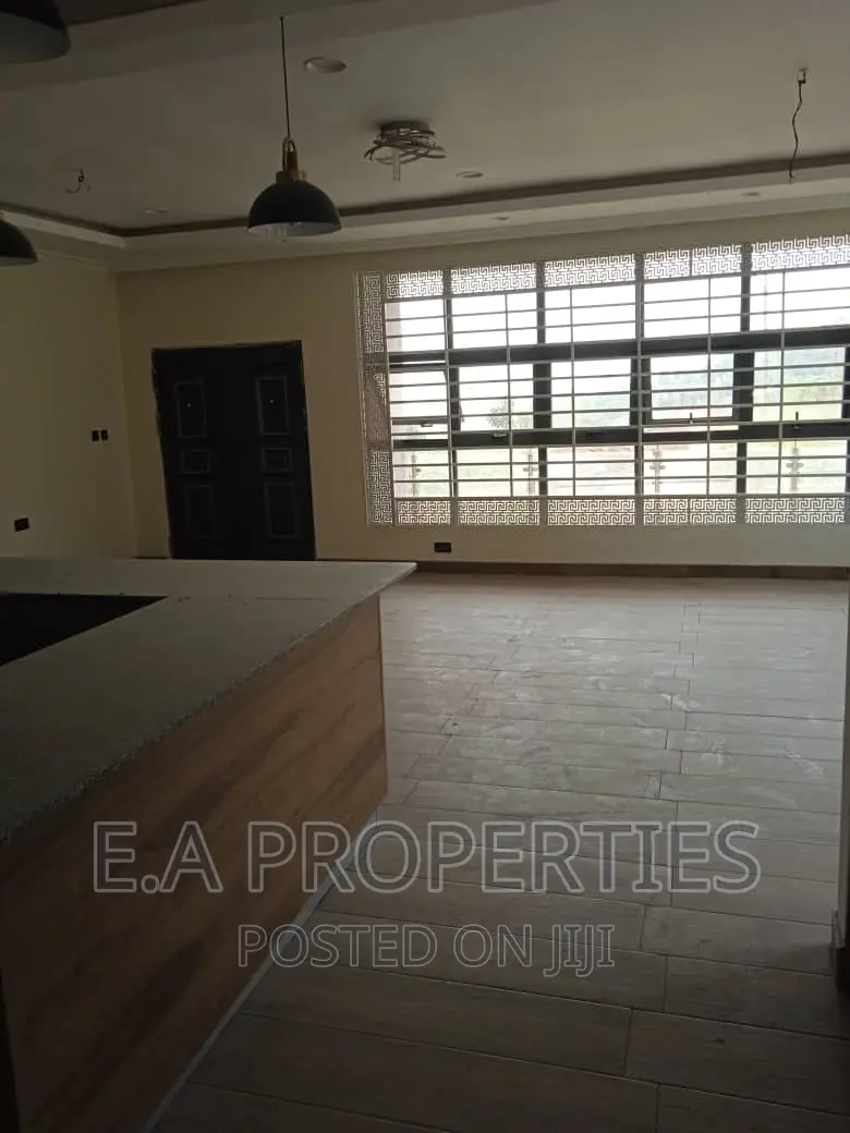 5bdrm House in E A Properties, Aburi for sale