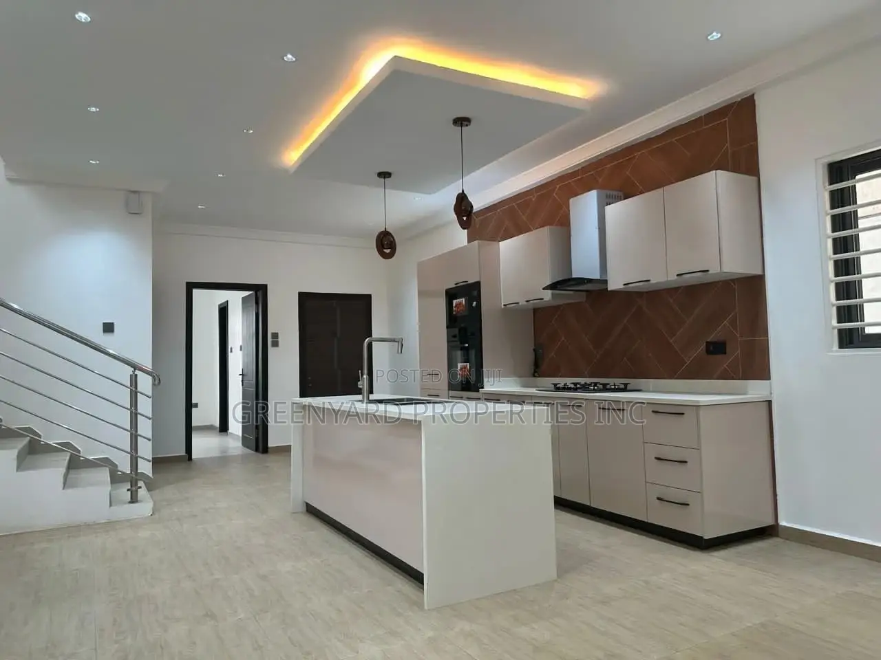 4bdrm Townhouse / Terrace in Cantonments for rent