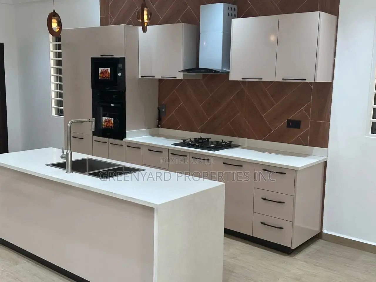 4bdrm Townhouse / Terrace in Cantonments for rent