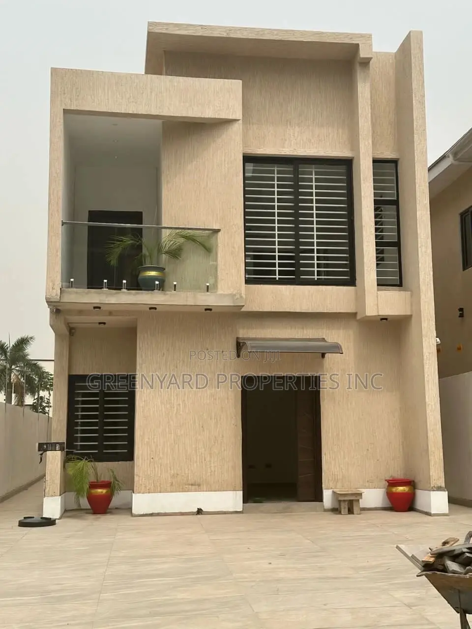 4bdrm Townhouse / Terrace in Cantonments for rent