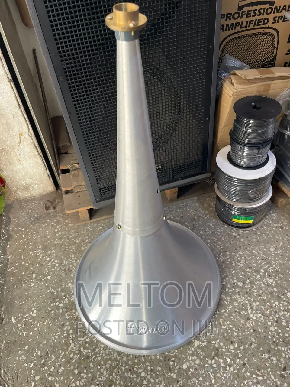Maxx-on Trumpet Horn Speaker (20inches)