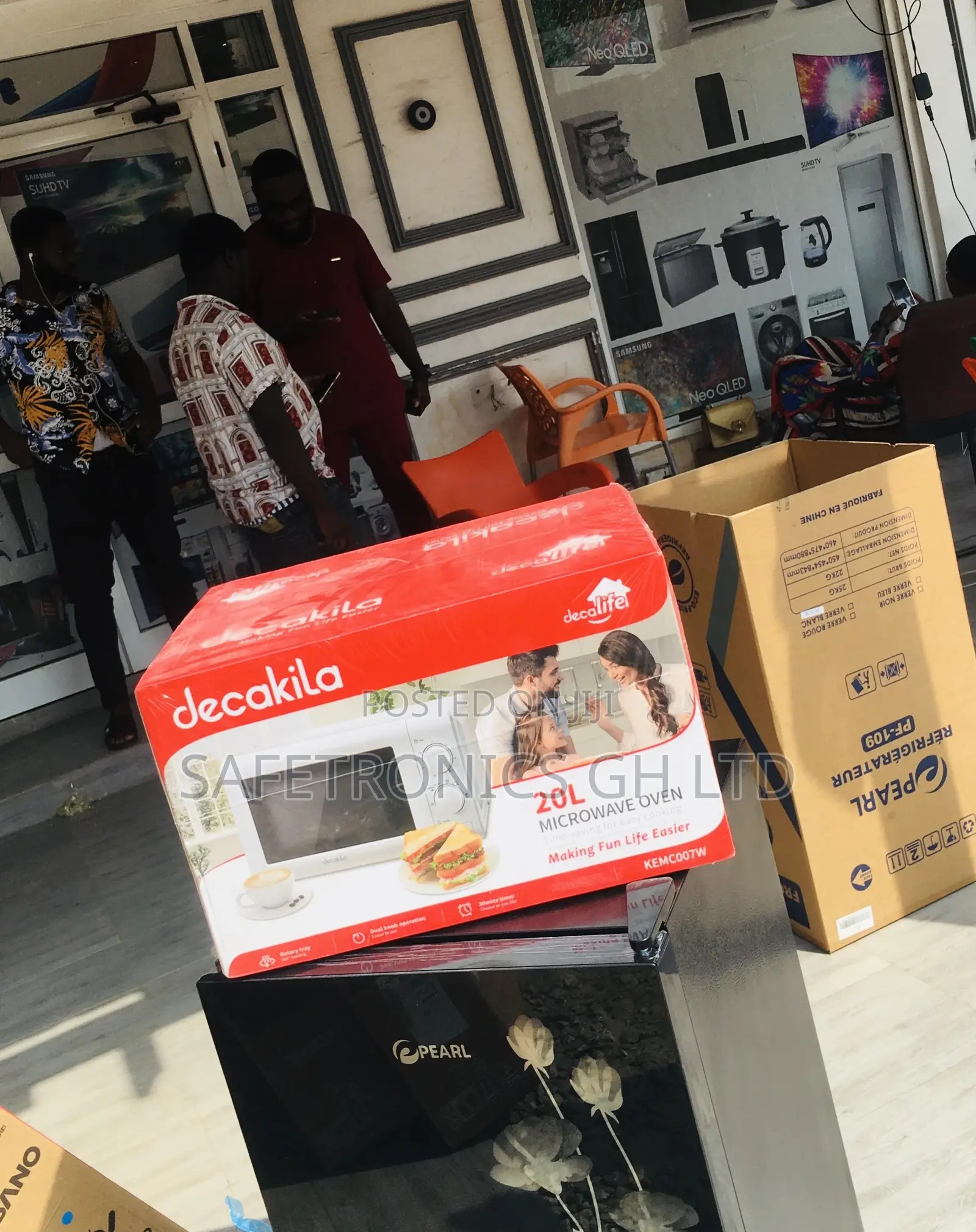 20 Liters White Decakila Countertop Electric Microwave
