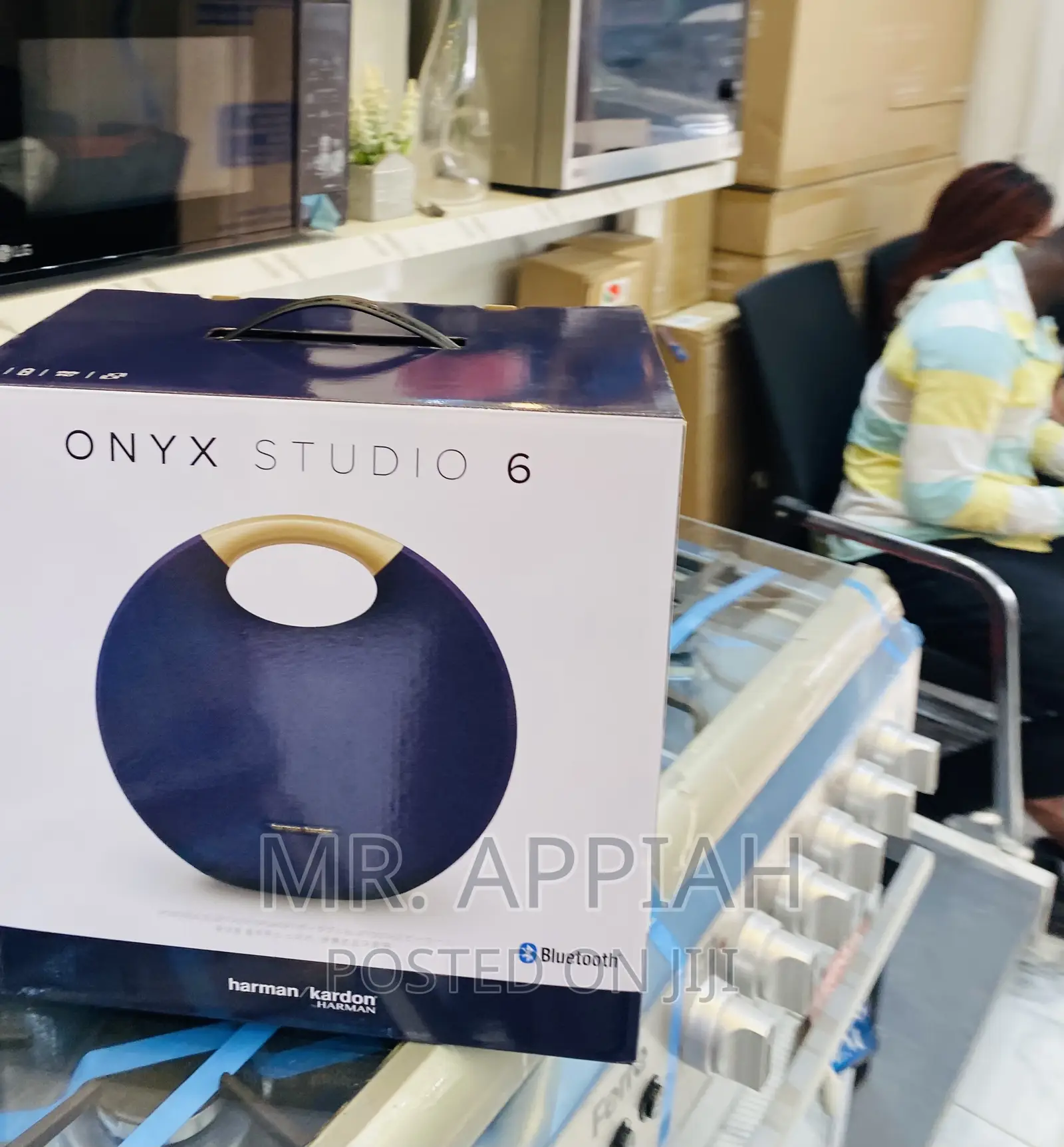 Long Lasting Onyx Studio 6 Rechargeable Speaker.
