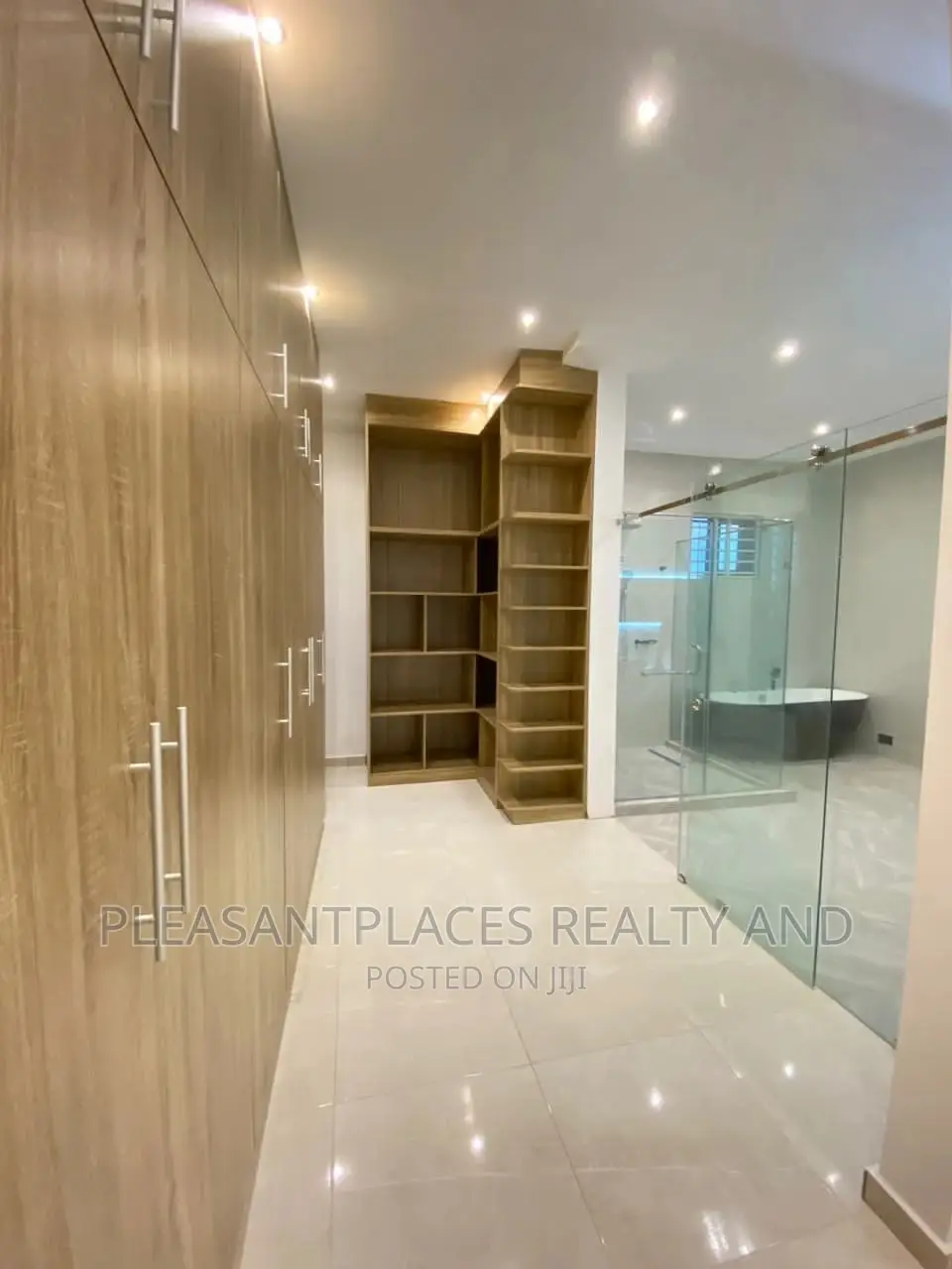 4bdrm Duplex in Pleasantplaces, East Legon for sale