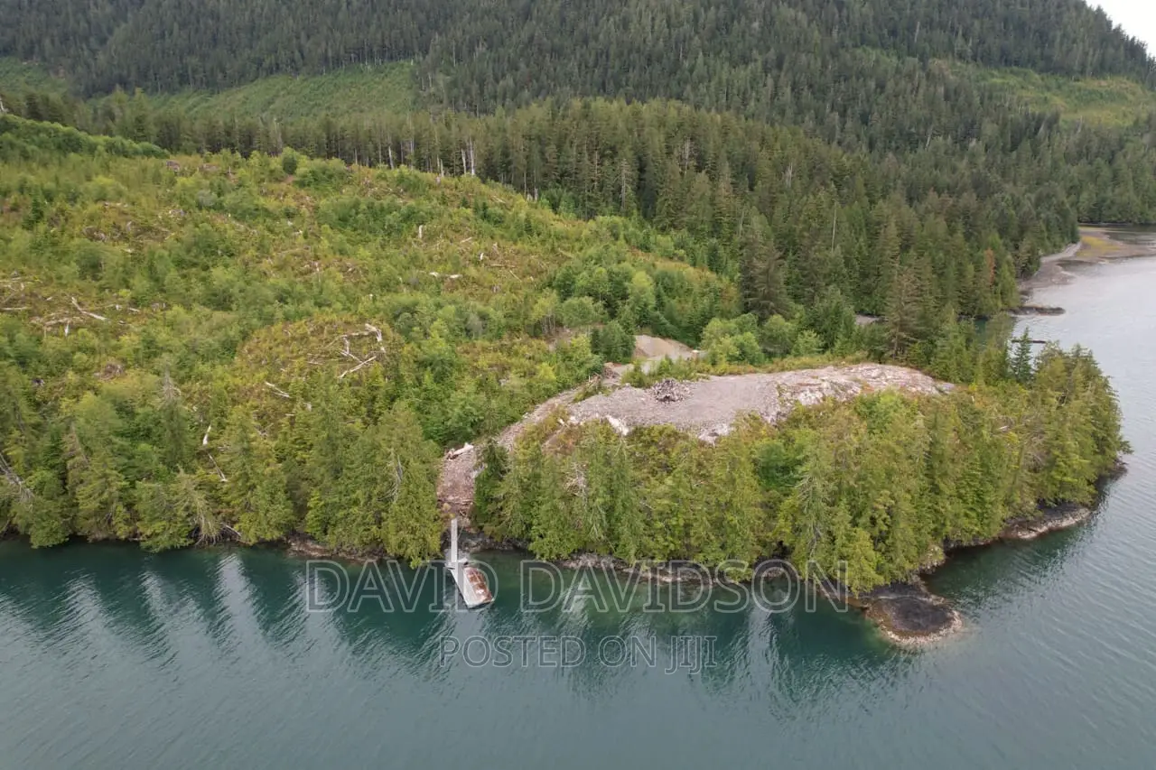 30 ACRES of Island Akosombo
