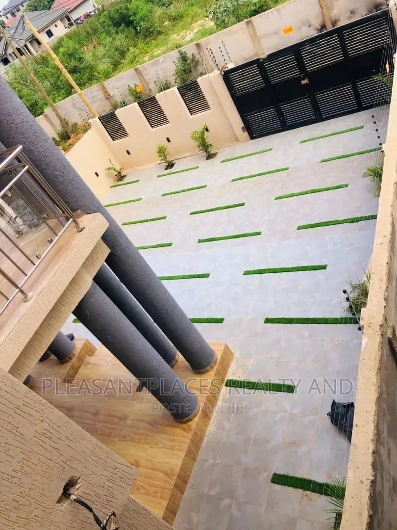 4bdrm Duplex in Pleasantplaces, Oyarifa for sale
