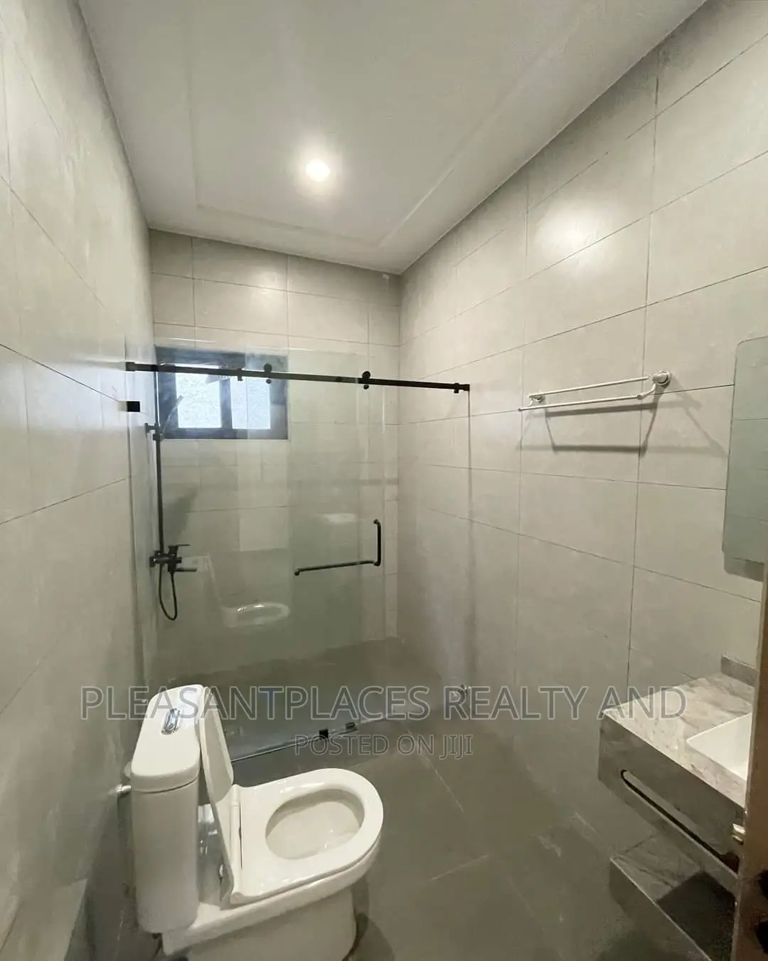 4bdrm Duplex in Pleasantplaces, Adjiriganor for rent