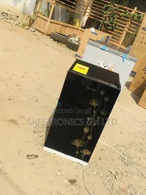 Singledoor Topfreezer Pearl 82L Black Glass Tabletop Fridge