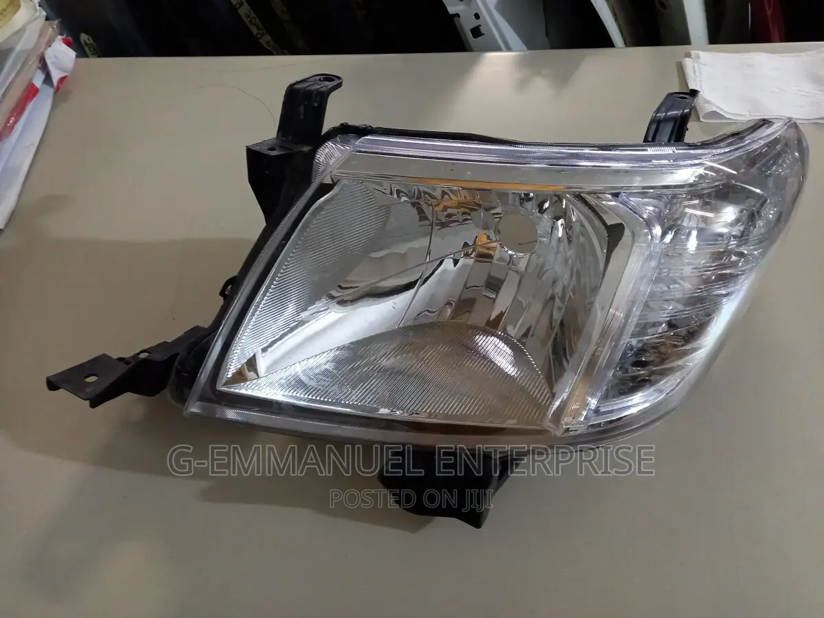 TOYOTA HILUX 2013-14 Head Light Depo. Original
