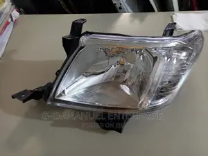TOYOTA HILUX 2013-14 Head Light Depo. Original