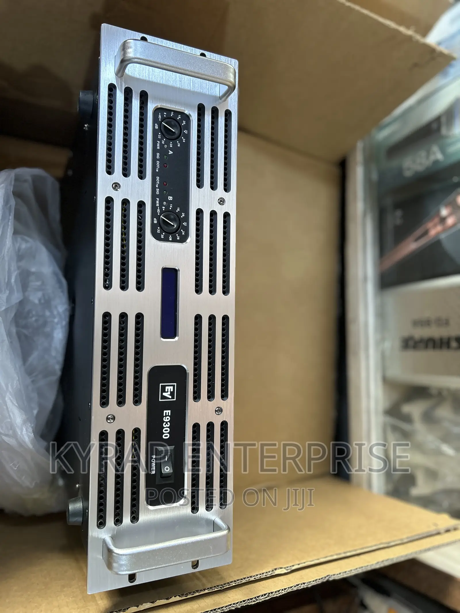 Ev E9300 Bass Amplifier