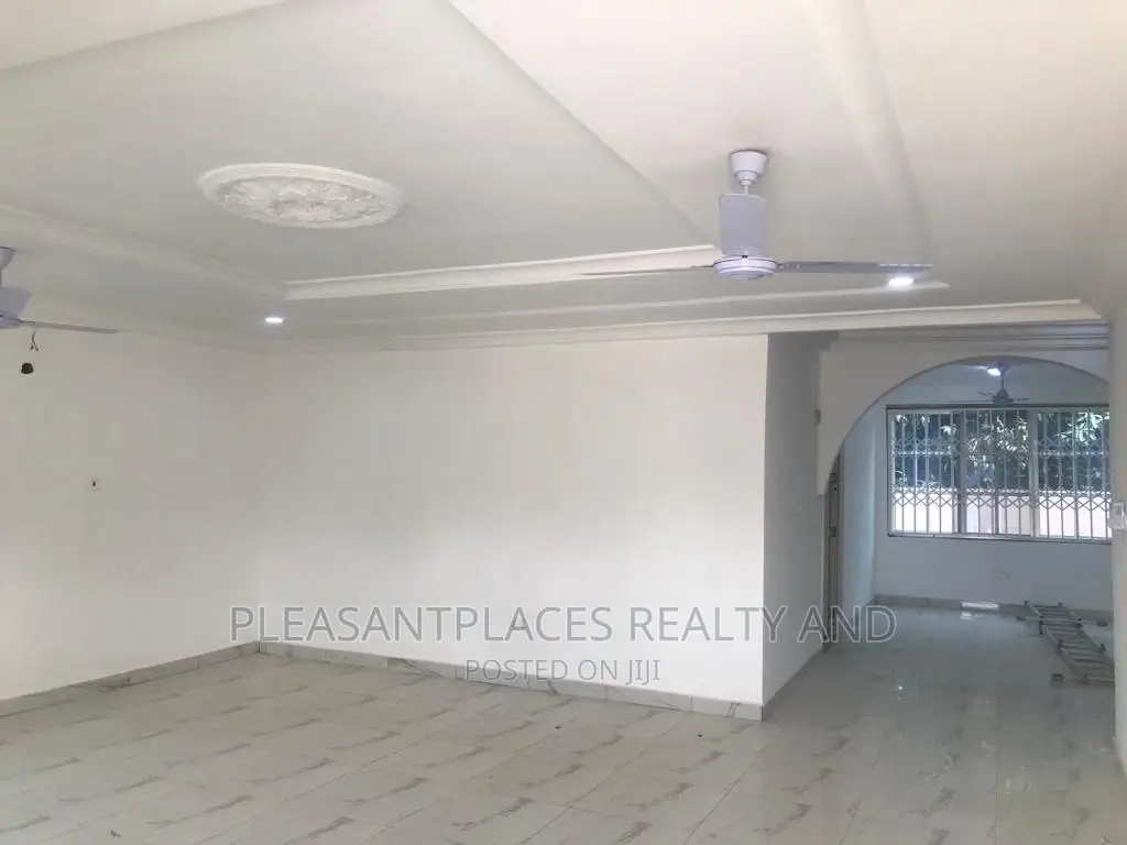 6bdrm House in Pleasantplaces, Pokuase for rent