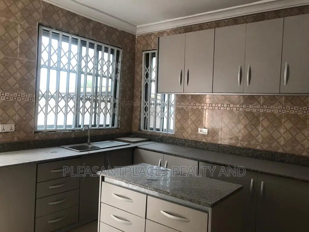 6bdrm House in Pleasantplaces, Pokuase for rent