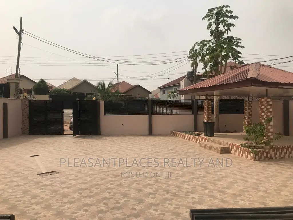 6bdrm House in Pleasantplaces, Pokuase for rent