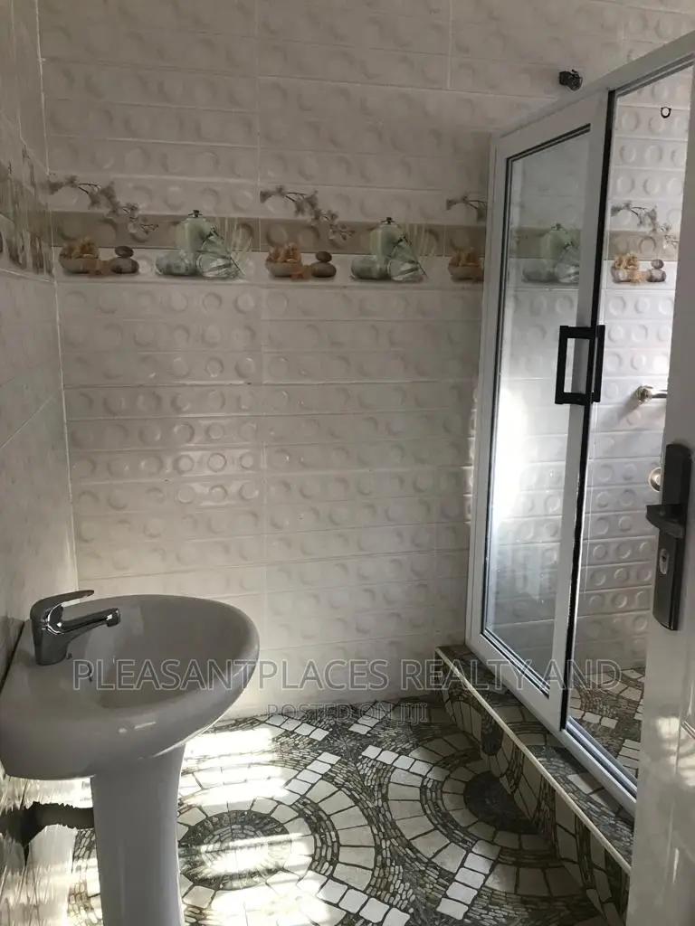 5bdrm Duplex in Pleasantplaces, Accra Metropolitan for rent