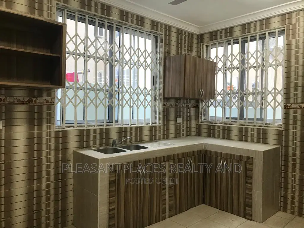 5bdrm Duplex in Pleasantplaces, Accra Metropolitan for rent