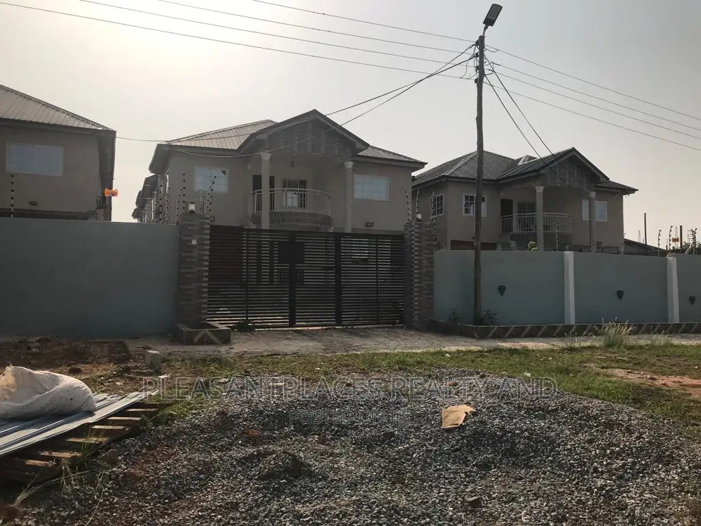 5bdrm Duplex in Pleasantplaces, Accra Metropolitan for rent
