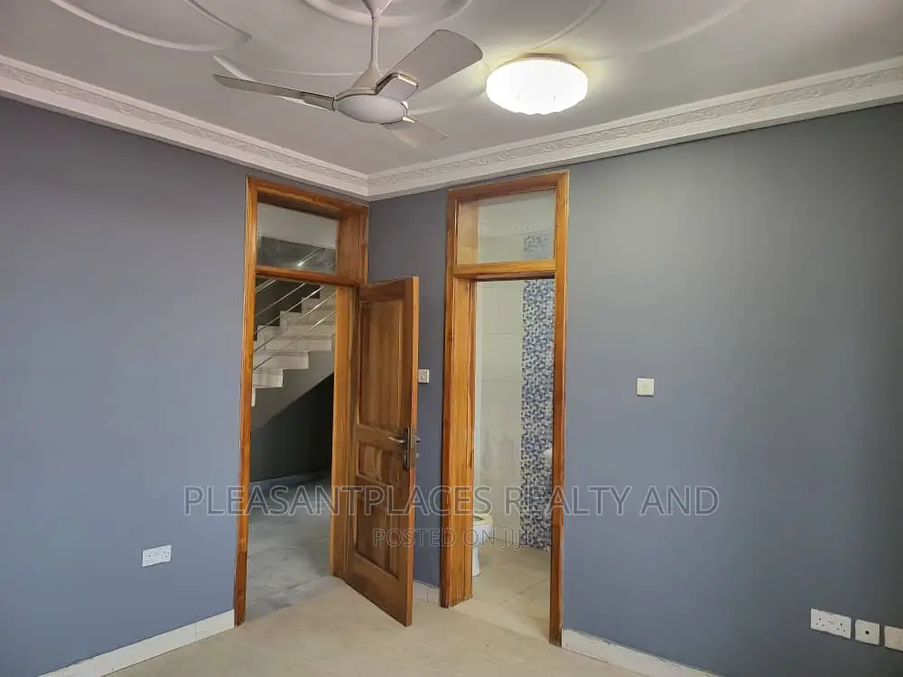 4bdrm House in Pleasantplaces, Ashomang Estate for rent