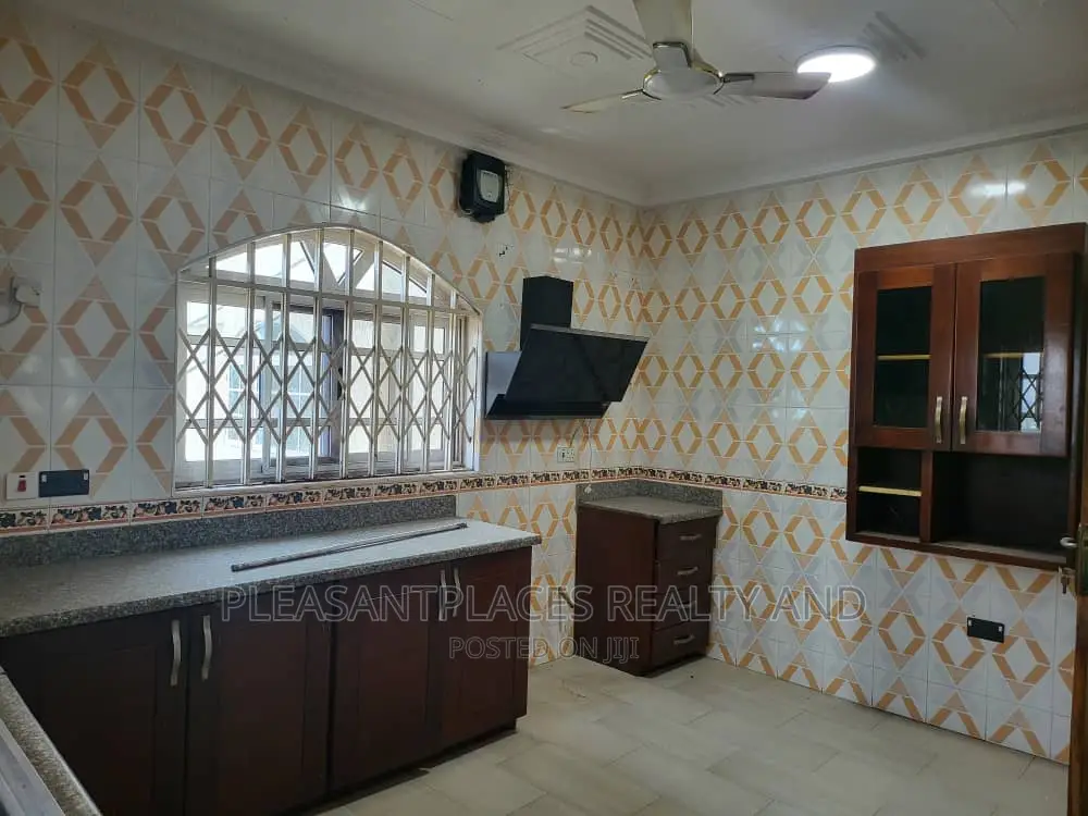 4bdrm House in Pleasantplaces, Ashomang Estate for rent