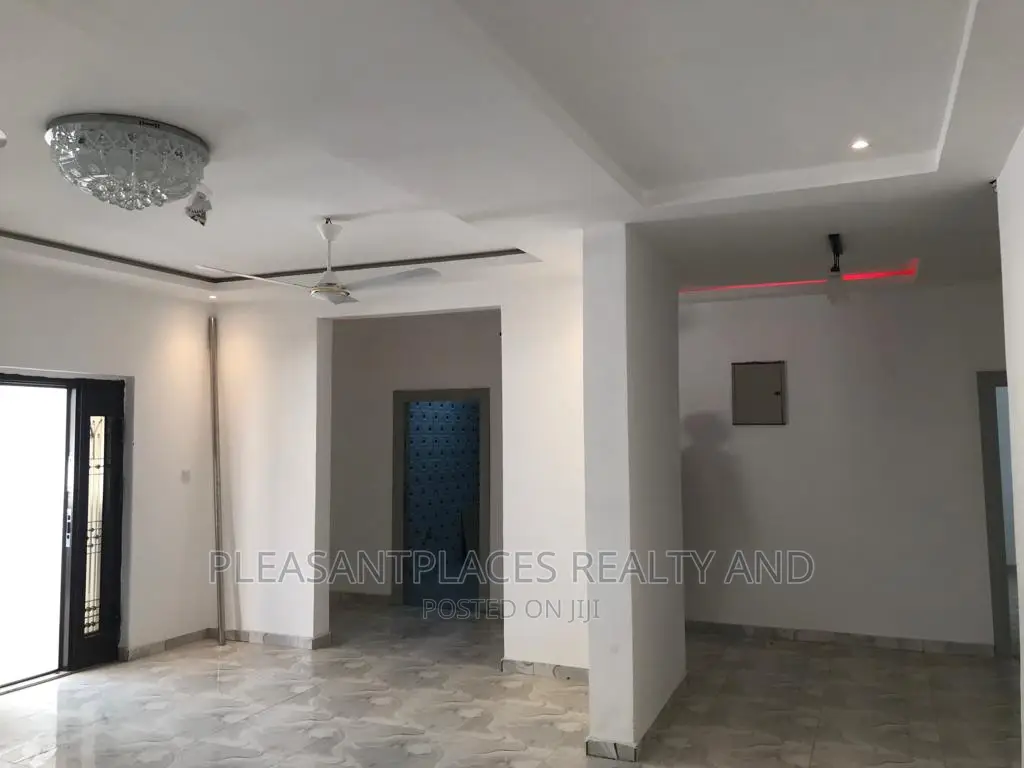 6bdrm Duplex in Pleasantplaces, Accra Metropolitan for rent