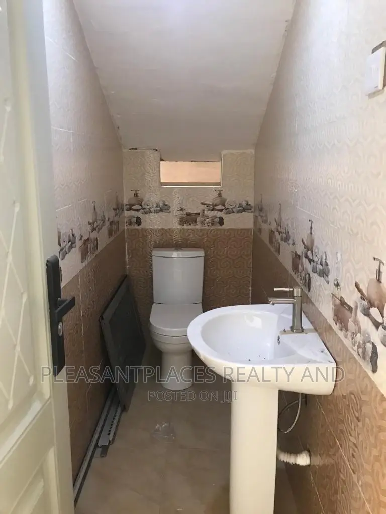 6bdrm Duplex in Pleasantplaces, Accra Metropolitan for rent