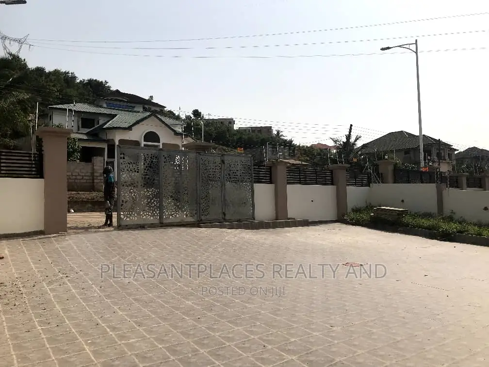 6bdrm Duplex in Pleasantplaces, Accra Metropolitan for rent