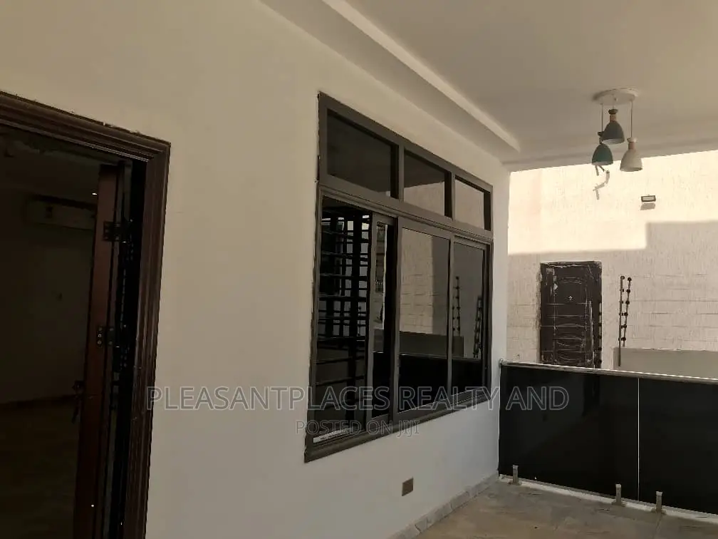 6bdrm Duplex in Pleasantplaces, Accra Metropolitan for rent