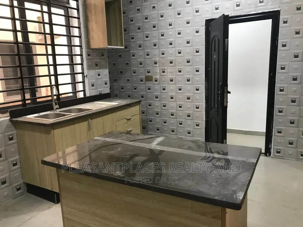 6bdrm Duplex in Pleasantplaces, Accra Metropolitan for rent