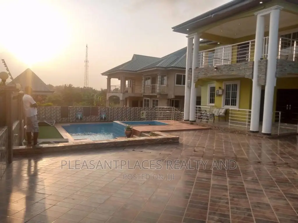 5bdrm Duplex in Pleasantplaces, Accra Metropolitan for rent