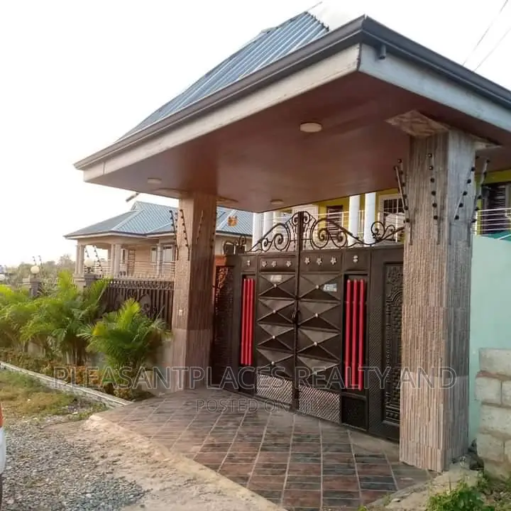 5bdrm Duplex in Pleasantplaces, Accra Metropolitan for rent
